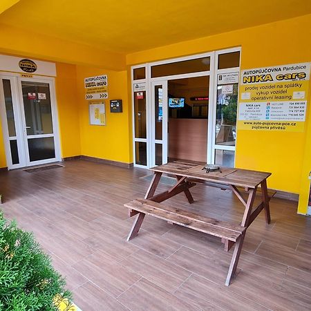Hotel Nika Beds Pardubice Exterior foto