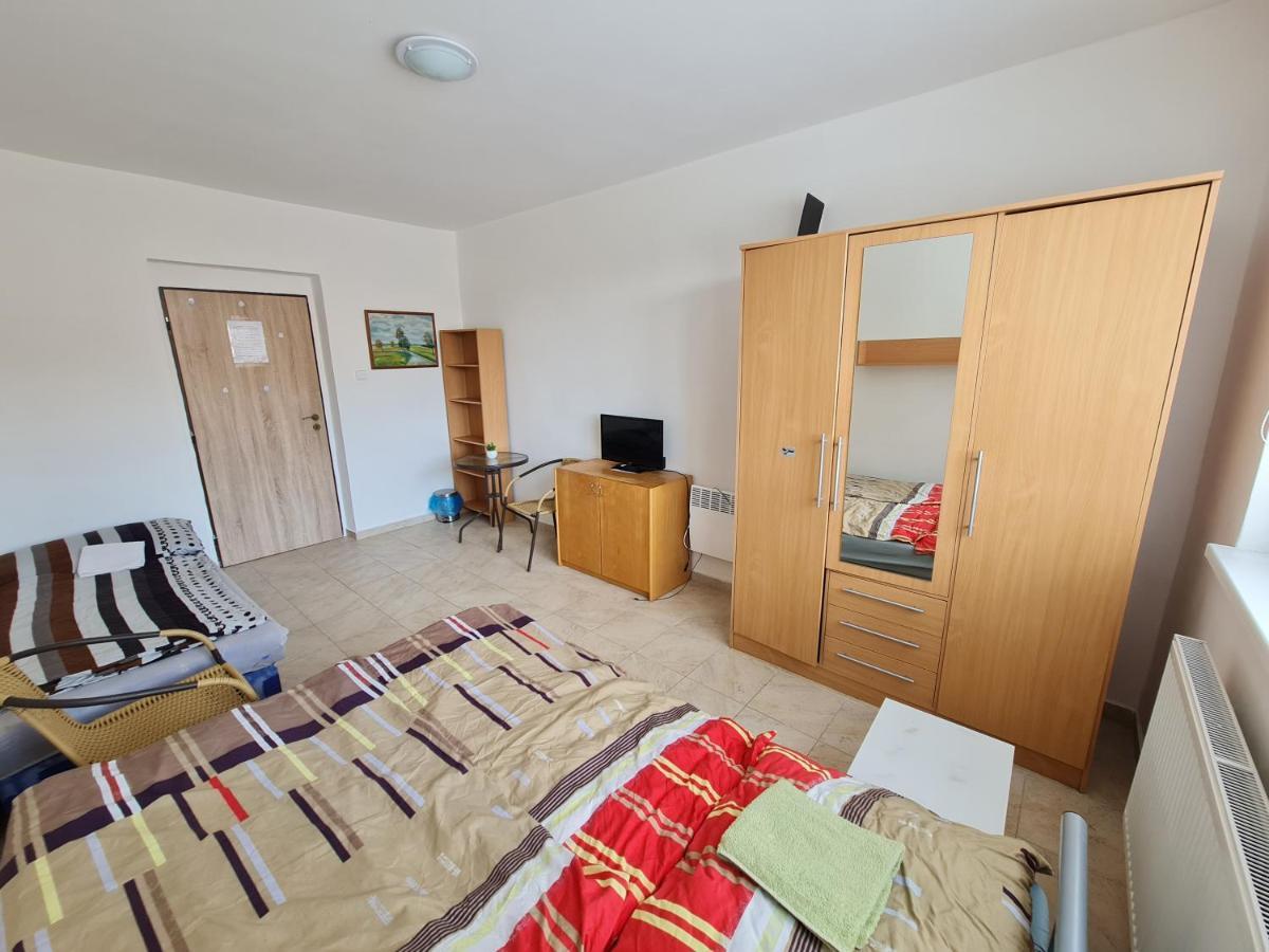 Hotel Nika Beds Pardubice Exterior foto