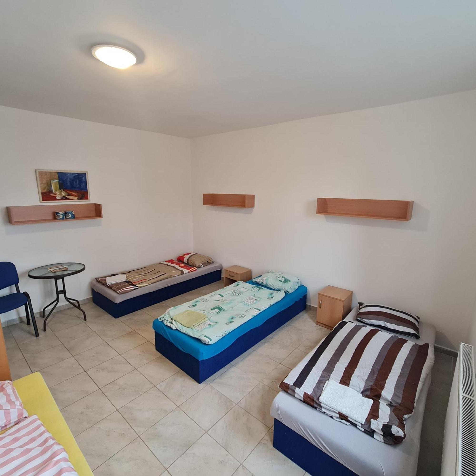 Hotel Nika Beds Pardubice Exterior foto