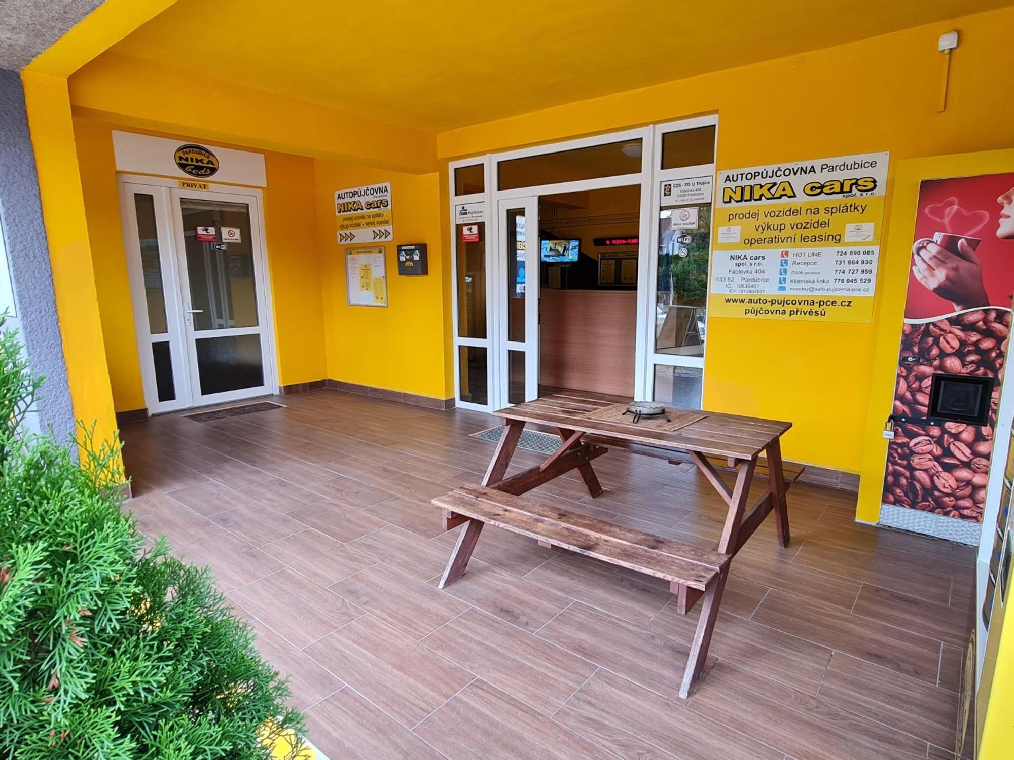 Hotel Nika Beds Pardubice Exterior foto