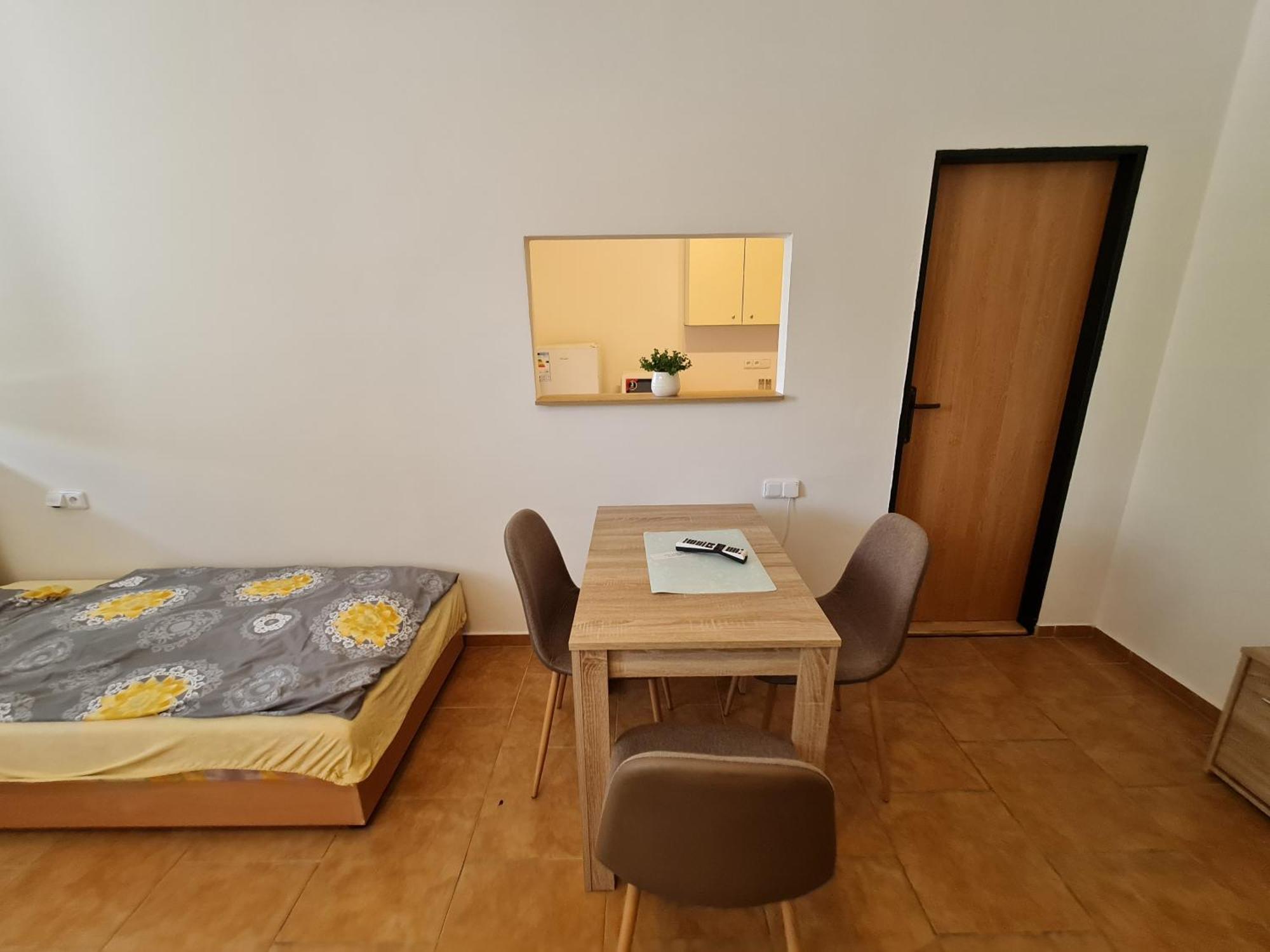 Hotel Nika Beds Pardubice Exterior foto